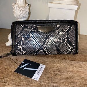 🍀5/$45🍀 Simply Vera Snake Skin Zipper Wallet